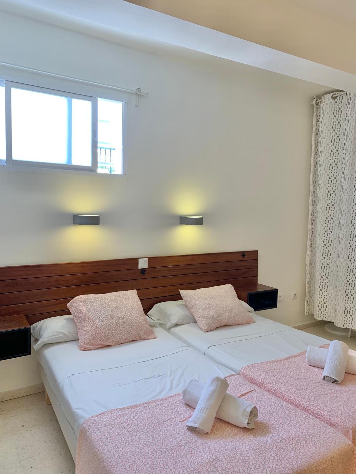 Apartamentos Playa Torrecilla Nerja Phòng bức ảnh