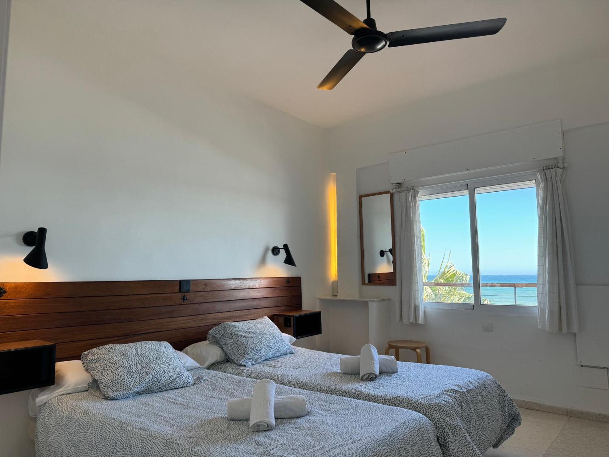 Apartamentos Playa Torrecilla Nerja Ngoại thất bức ảnh